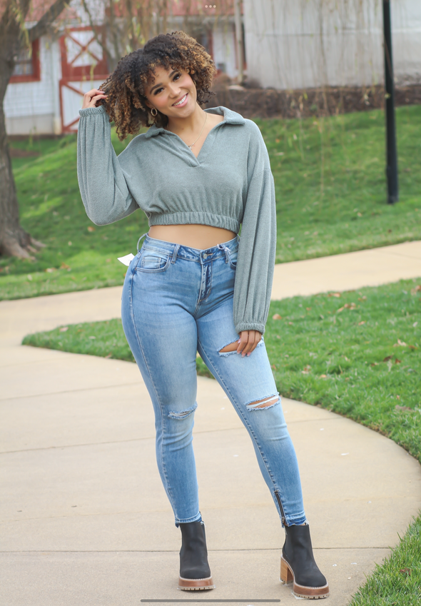 Sage Elastic Hem Cropped Pullover Top